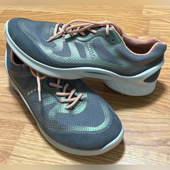 Ecco Women's Gray and Peach Sneakers size 8 - Picture 1 of 7